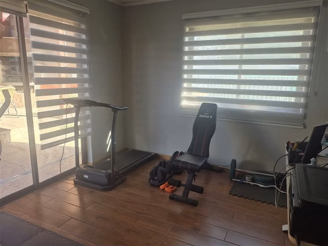 Casa en venta de 4 dorm. en Calle Larga sector Pocuro ,