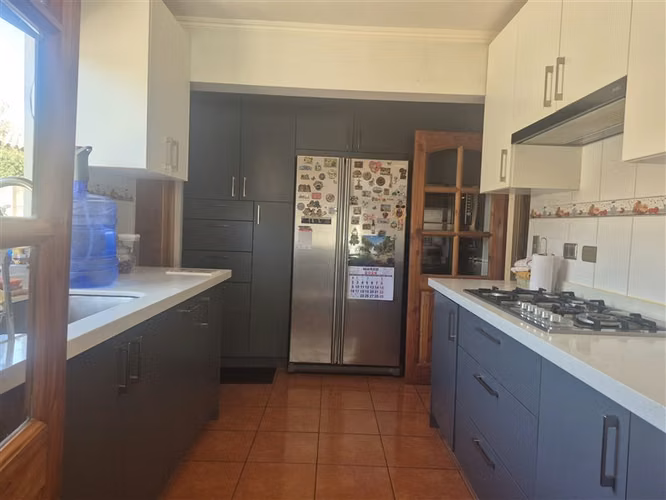 Casa en venta de 4 dorm. en Calle Larga sector Pocuro ,