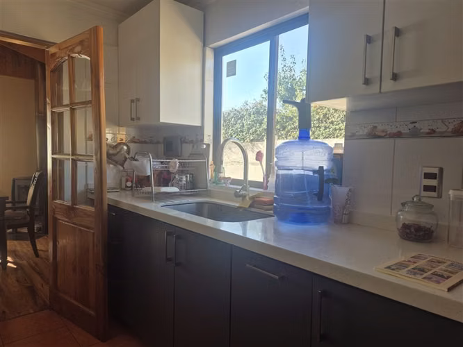 Casa en venta de 4 dorm. en Calle Larga sector Pocuro ,