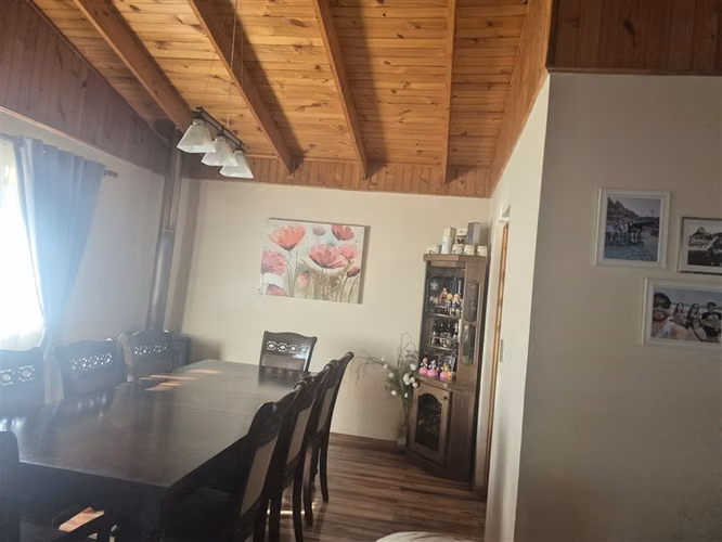 Casa en venta de 4 dorm. en Calle Larga sector Pocuro ,