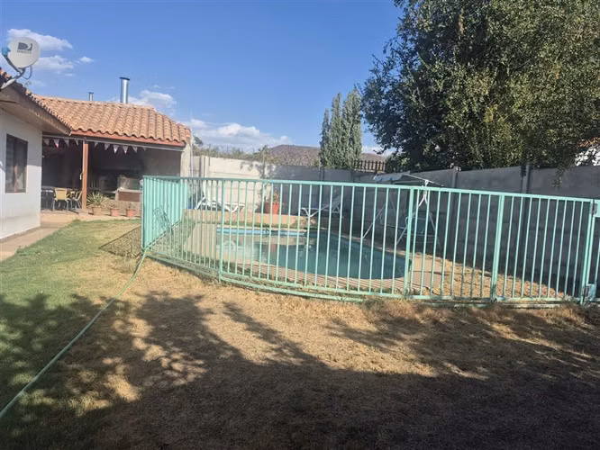 Casa en venta de 4 dorm. en Calle Larga sector Pocuro ,