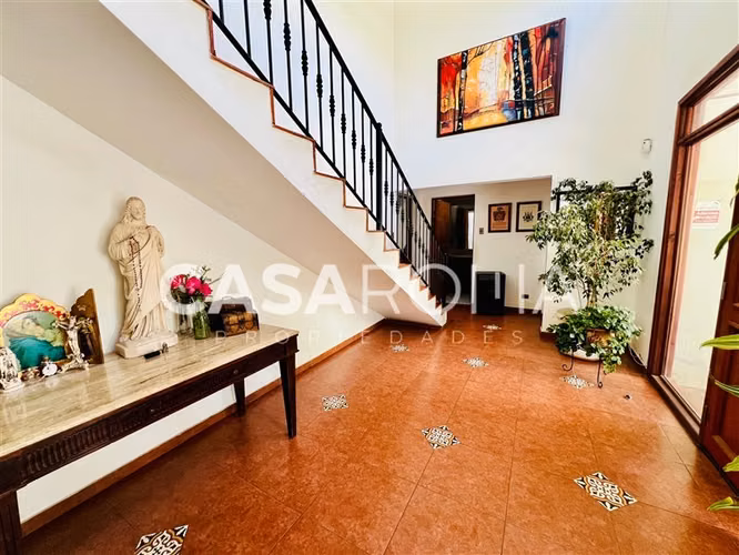 Casa en venta de 6 dorm. en Colina