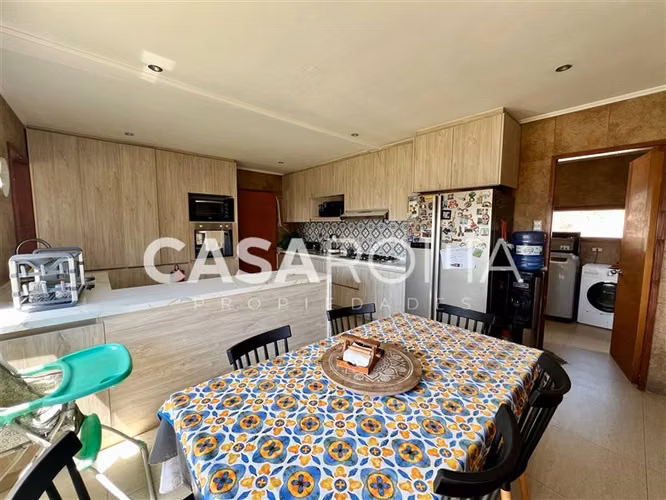 Casa en venta de 6 dorm. en Colina