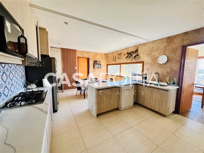 Casa en venta de 6 dorm. en Colina