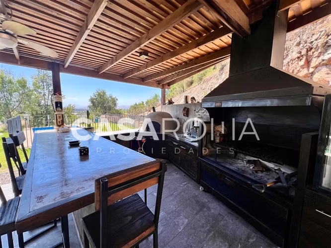 Casa en venta de 6 dorm. en Colina