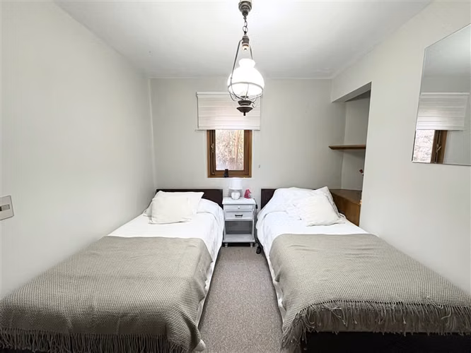 Hermosa casa en venta de 4 dorm. en Las Condes, Quinchamali