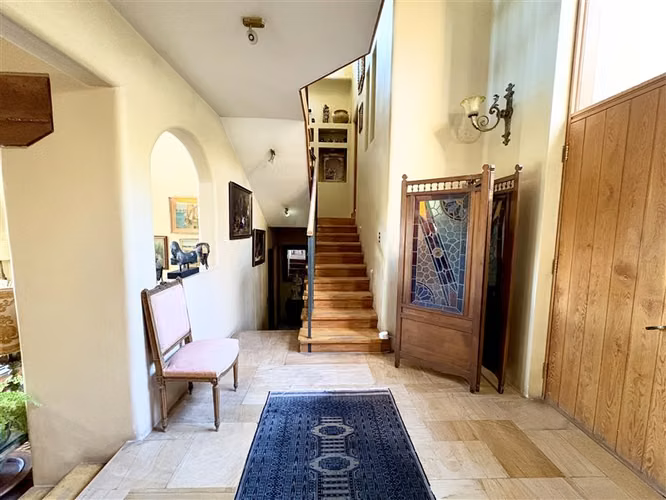 Hermosa casa en venta de 4 dorm. en Las Condes, Quinchamali