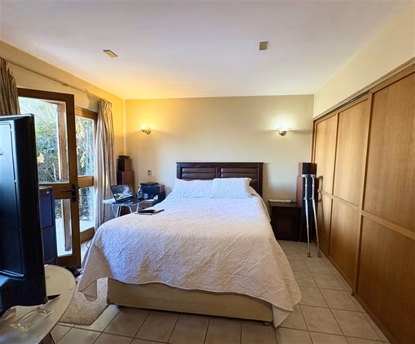 Hermosa casa en venta de 4 dorm. en Las Condes, Quinchamali