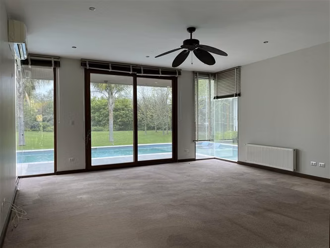 Casa en venta de 6D. Las Brisas Chicureo. Colegio Highlands