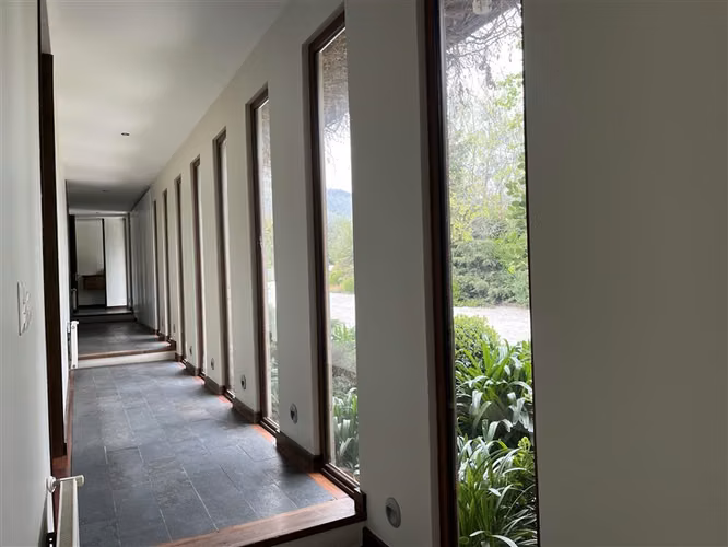 Casa en venta de 6D. Las Brisas Chicureo. Colegio Highlands