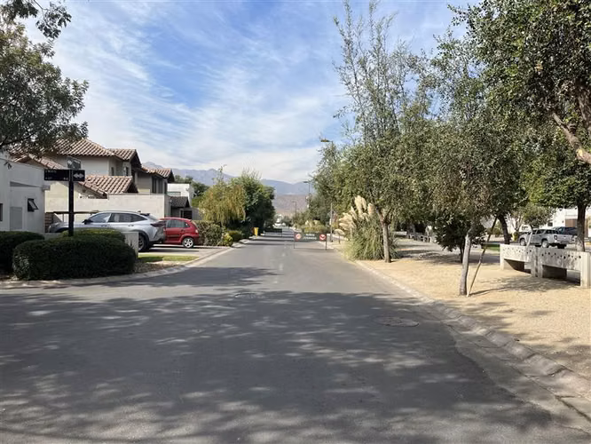 Casa en venta de 3 dorm. Brisas Norte. colegio Highlands - Imagen 3