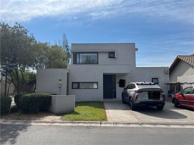 Casa en venta de 3 dorm. Brisas Norte. colegio Highlands - Imagen 2
