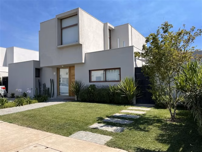 Casa en venta de 3D 3B. Brisas Norte. Colegio Highlands