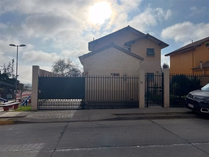 Se vende Estupenda Casa esquina sector San Joaquin