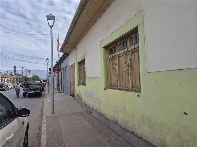 Casa en venta de 6 dorm. en calle Latorre en Santa María