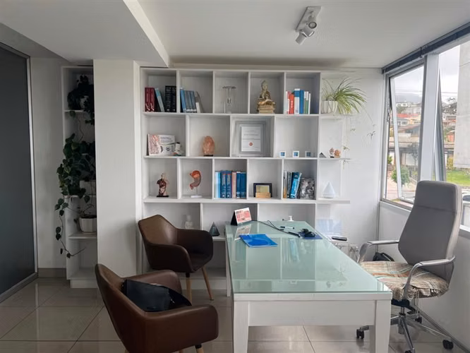 Se vende Oficina con estacionamiento- Ed. Atrium