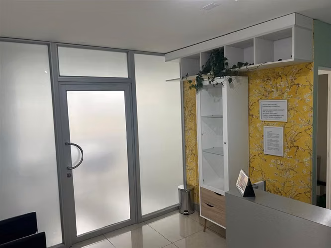 Se vende Oficina con estacionamiento- Ed. Atrium