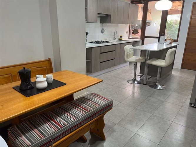 Casa en venta 4D Home Office. Colegio Highlands