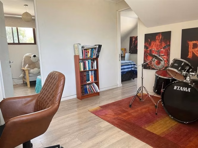 Casa en venta 4D Home Office. Colegio Highlands