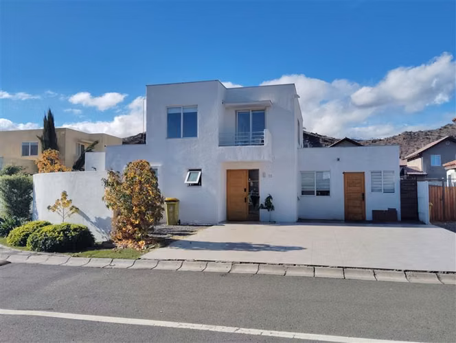 Venta 4 dormitorios mas escritorio Ayres de Chicureo