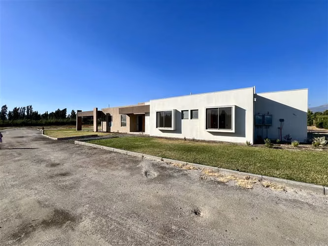 CASA EN VENTA 3D+3B+ SERVICIOS CHICUREO ORIENTE