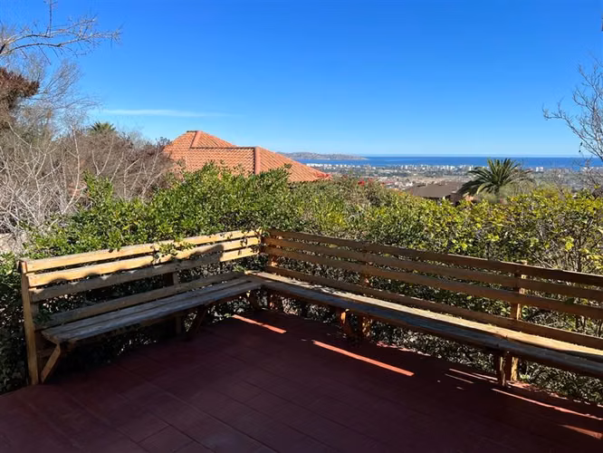 Casa en venta de 8 dorm. en La Serena