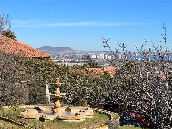 Casa en venta de 8 dorm. en La Serena