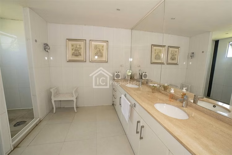 ESPECTACULAR CASA 1 PISO EN VENTA 6D+ SERVICIOS