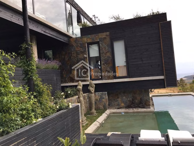 Casa en venta en Tunquen, con vista al mar.