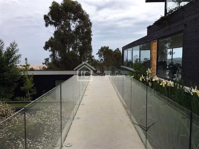 Casa en venta en Tunquen, con vista al mar.