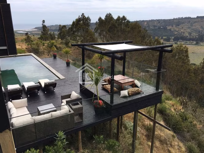 Casa en venta en Tunquen, con vista al mar.