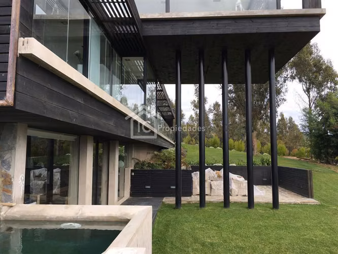 Casa en venta en Tunquen, con vista al mar.