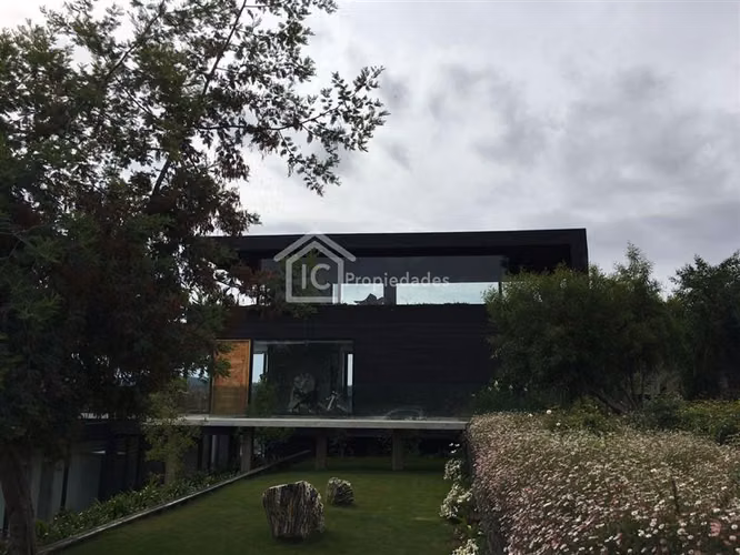 Casa en venta en Tunquen, con vista al mar.