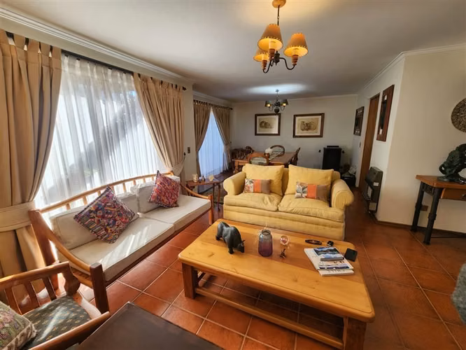Casa en venta de 4 dorm. en Talca