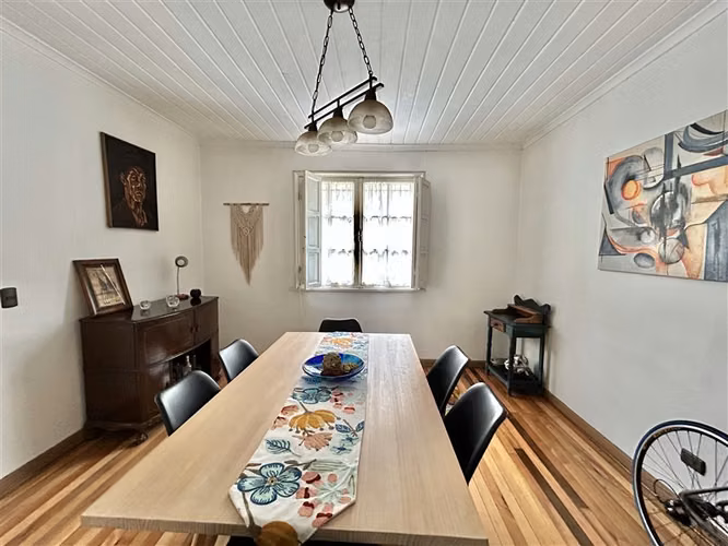 Cómoda Casa en venta de 5 dormitorios y piscina en Ñuñoa