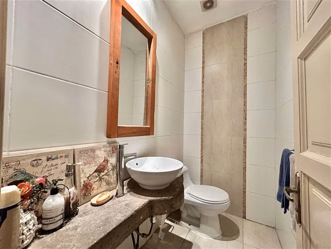 Cómoda Casa en venta de 5 dormitorios y piscina en Ñuñoa
