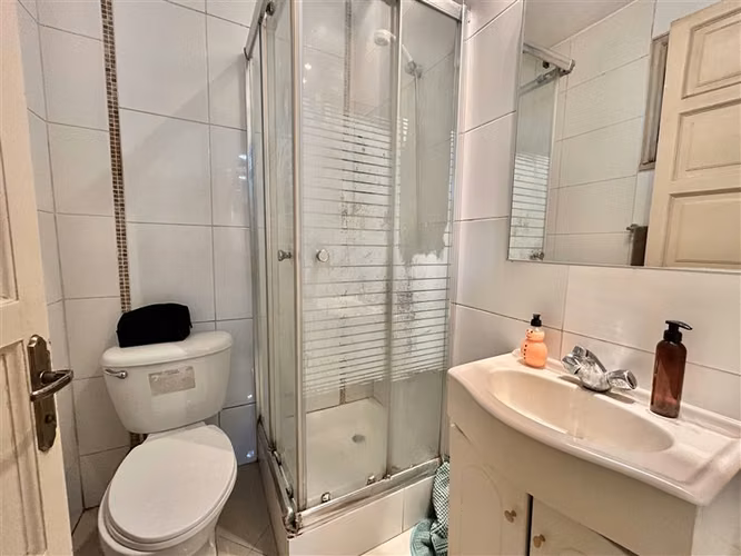 Cómoda Casa en venta de 5 dormitorios y piscina en Ñuñoa