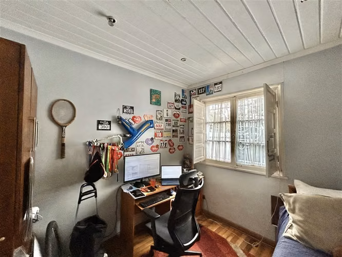 Cómoda Casa en venta de 5 dormitorios y piscina en Ñuñoa