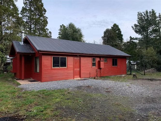CASA CON 1000 M2 DE TERRENO CERCANA AL CENTRO DE PUCÓN