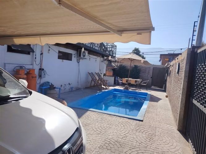 Casa en venta de 5 dorm. en La Florida