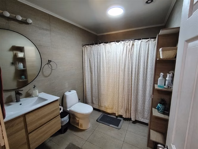 Casa en venta de 5 dorm. en La Florida