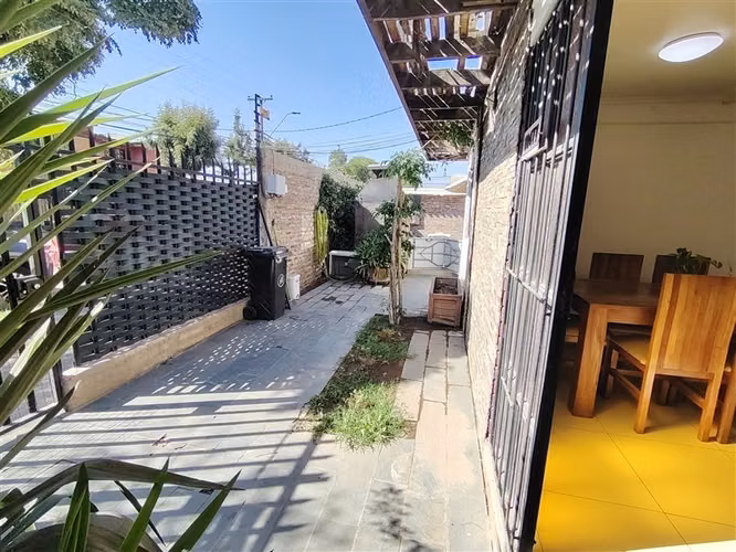 Casa en venta de 5 dorm. en La Florida