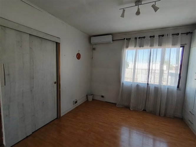 Casa en venta de 5 dorm. en La Florida