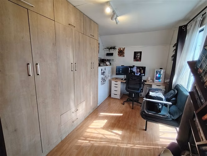 Casa en venta de 5 dorm. en La Florida