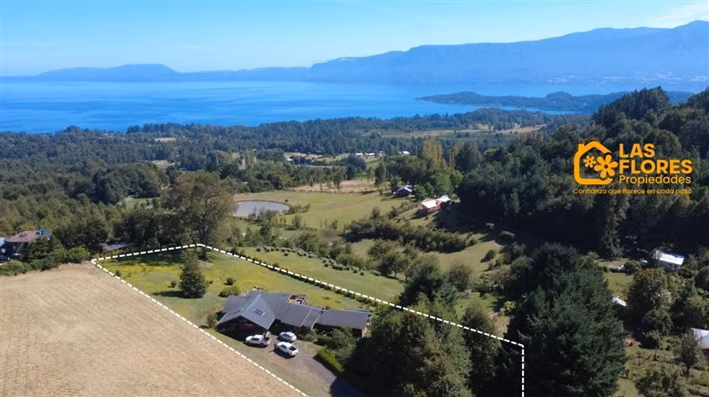 CASA CON VISTA TOTAL AL LAGO Y VOLCÁN - 5 D y 4 B - Imagen 3