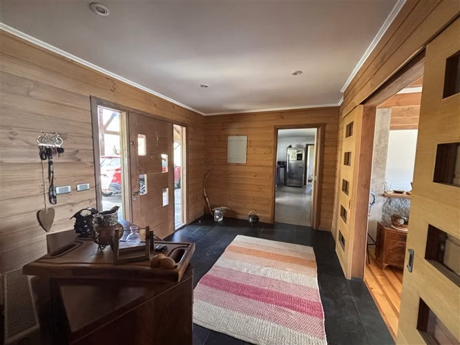 CASA CON VISTA TOTAL AL LAGO Y VOLCÁN - 5 D y 4 B