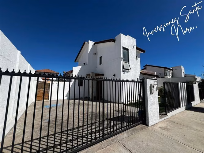 Casa En Venta De 5 Dorm. Peñuelas Coquimbo