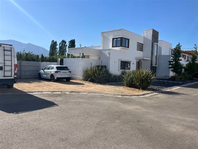 Casa en venta de 5 dorm. en Rinconada