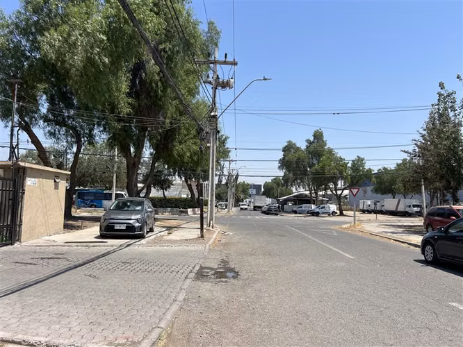 Cam Lo Boza. Calle Antillanca, Pudahuel. Bodega en arriendo