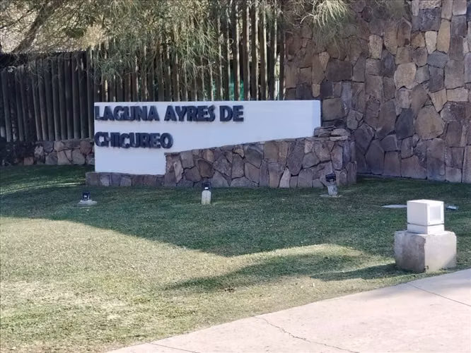 Venta Casa con Acceso a Laguna de Chicureo